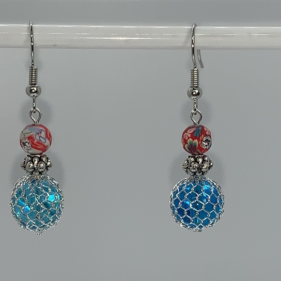 21153 ⭐️Red acrylic & teal glass wire wrapped earrings⭐️ - Picture 2 of 5